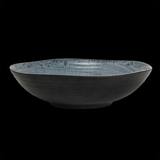 Schwarze Schale mit blauer Innenseite.