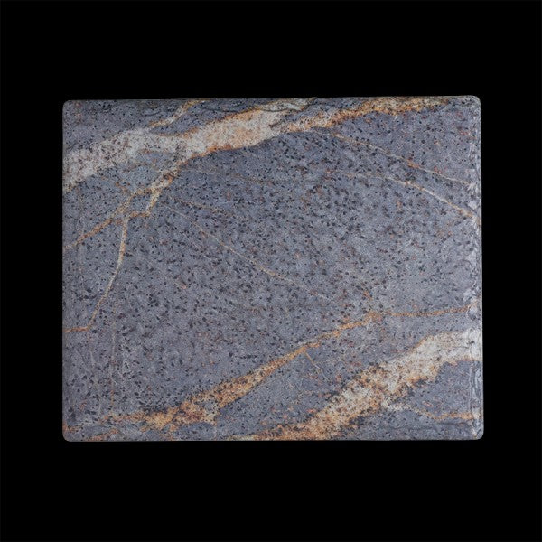 Graue Granitplatte mit Adern.