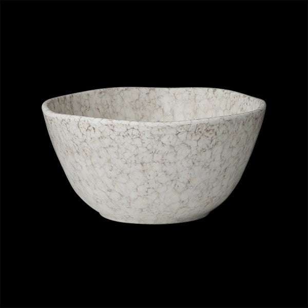 Weiße Schüssel auf schwarzem Hintergrund.