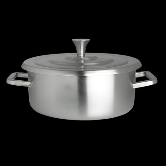 Silberner Kochtopf mit Deckel.