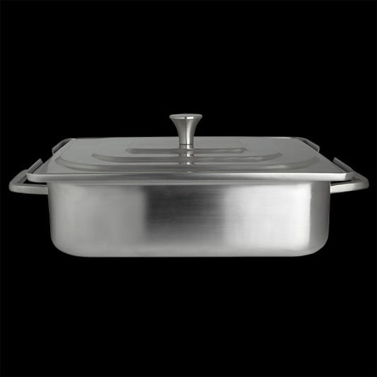 Edelstahl-Gastronomiebehälter mit Deckel.