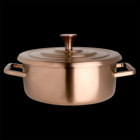 Kupferner Kochtopf mit Deckel.