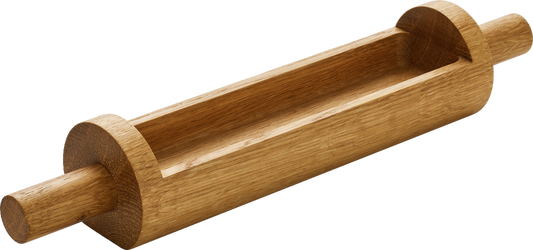 Holztablett in Rollenform.