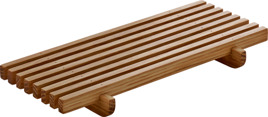 Holztablett mit Rillenstruktur.