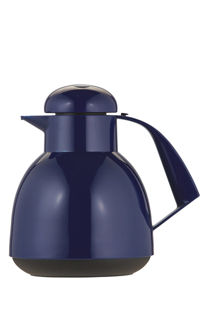 Blaue Thermoskanne mit Henkel und Deckel.