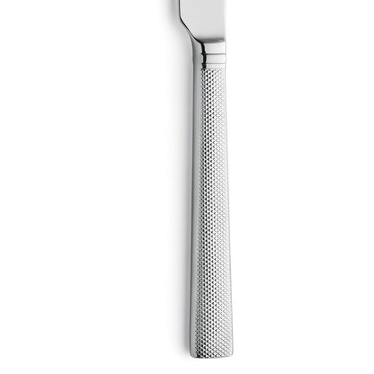Silbernes Messer mit strukturiertem Griff.
