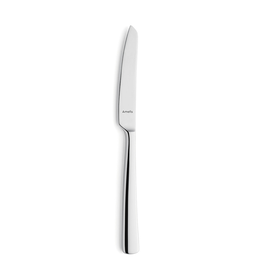 Silbernes Messer auf weißem Hintergrund.