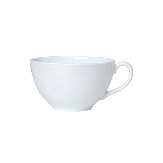 Weiße Tasse auf weißem Hintergrund.