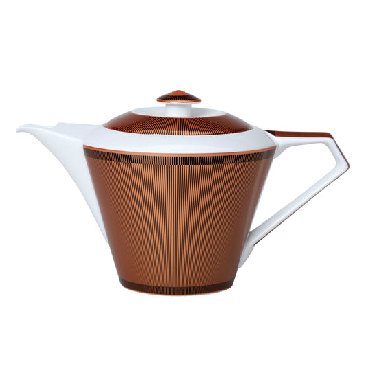 Braune Teekanne mit Deckel.