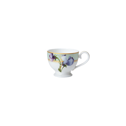 Tasse mit floralem Muster.