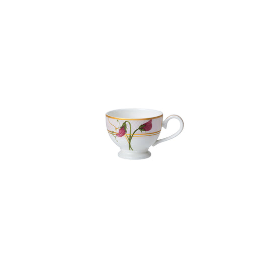 Tasse mit floralem Muster.