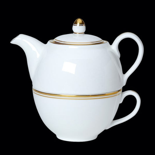 Teekanne mit passender Tasse.