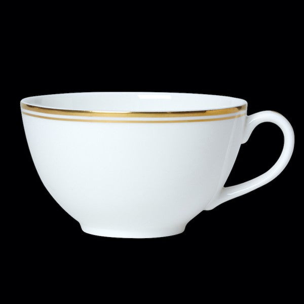 Weiße Tasse mit Goldrand.