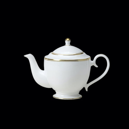 Weiße Teekanne mit Goldrand.