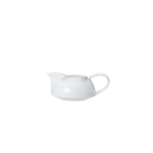 Weiße Porzellan-Milchkanne auf Weiß.