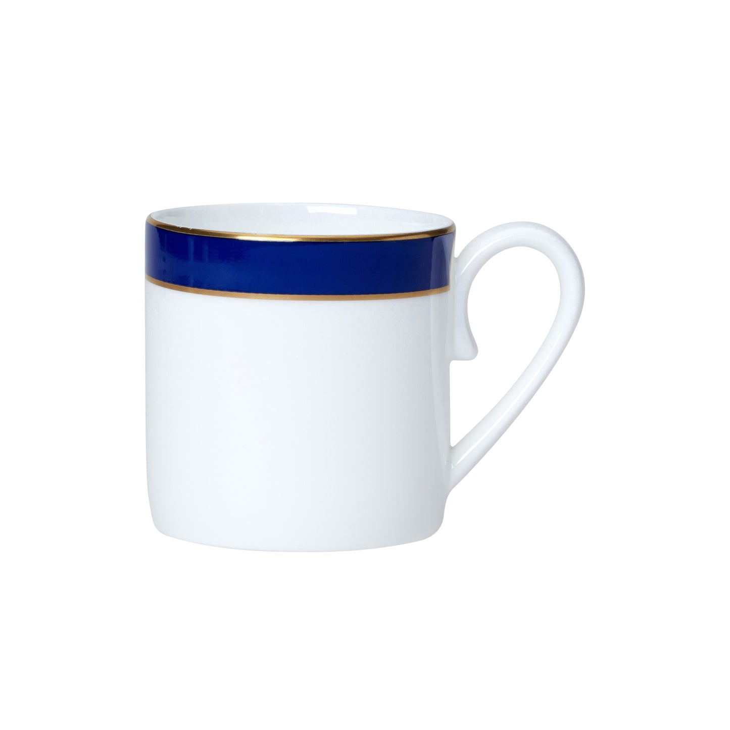 Weiße Tasse mit blauem Rand.
