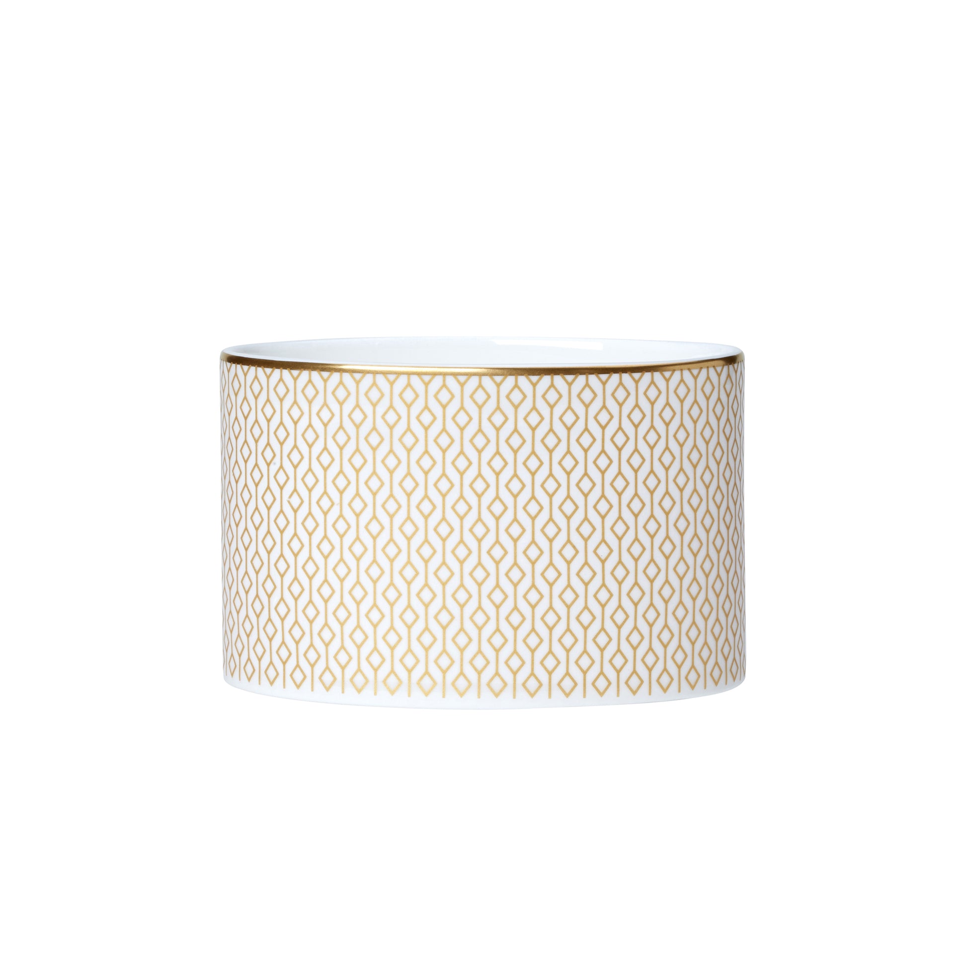 Weiße Schale mit goldenen Mustern.