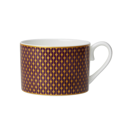 Tasse mit geometrischem Muster.