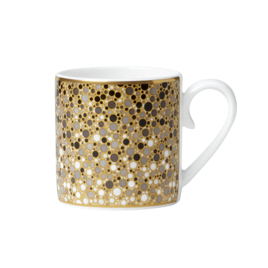 Tasse mit goldenen Punkten.