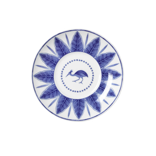 Teller mit blauem Vogelmotiv.