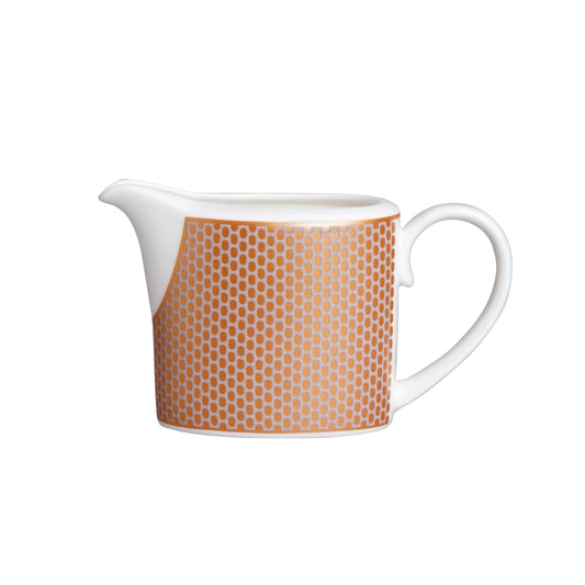 Kleine Kanne mit geometrischem Muster.