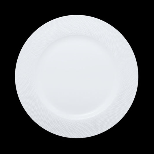 Weißer Teller auf schwarzem Hintergrund.