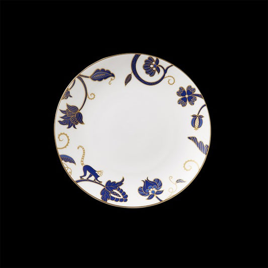 Teller mit blau-goldenem Muster.