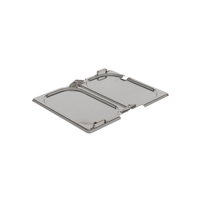 Edelstahl-Gastronomiebehälter mit Deckel.
