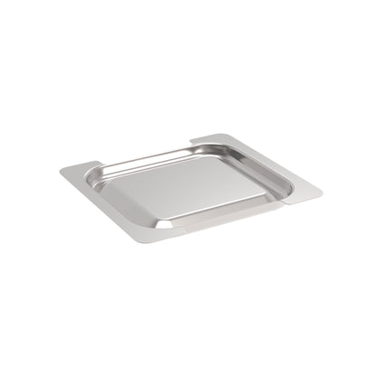 Edelstahl-Gastronorm-Behälterdeckel auf weiß.