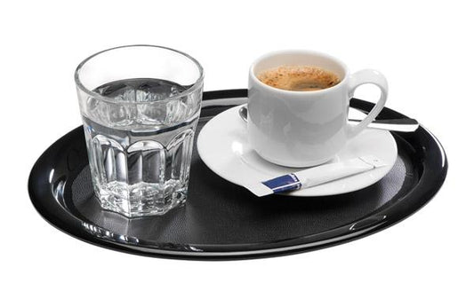 Tablett mit Kaffee und Wasser.
