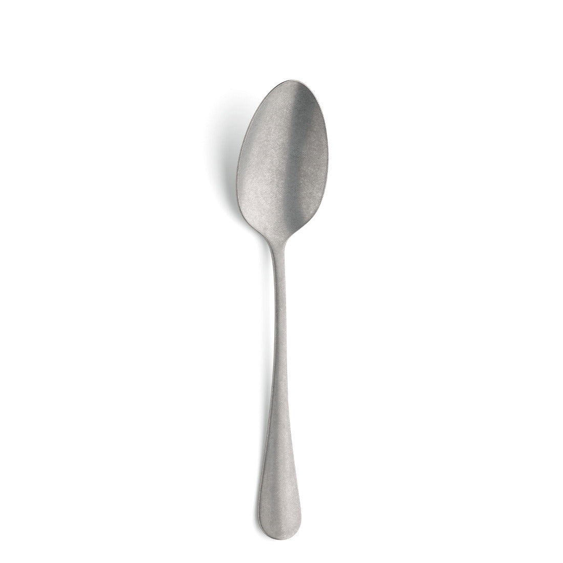 Metalllöffel auf weißem Hintergrund