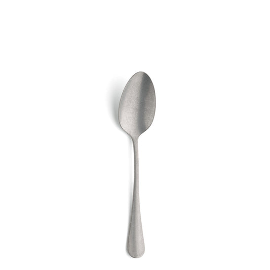 Silberlöffel auf weißem Hintergrund