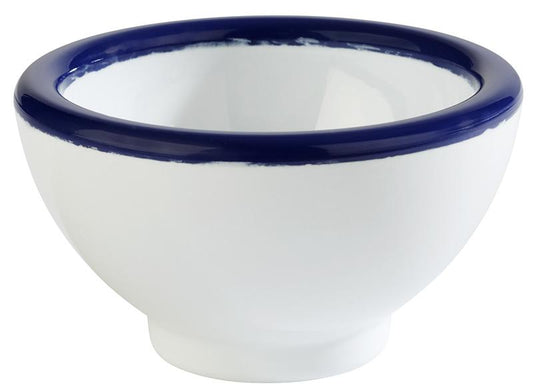 Weiße Schüssel mit blauem Rand.