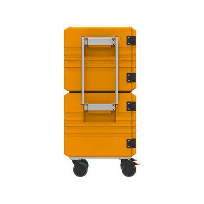 Mobiler, gelber Transportbehälter auf Rollen.