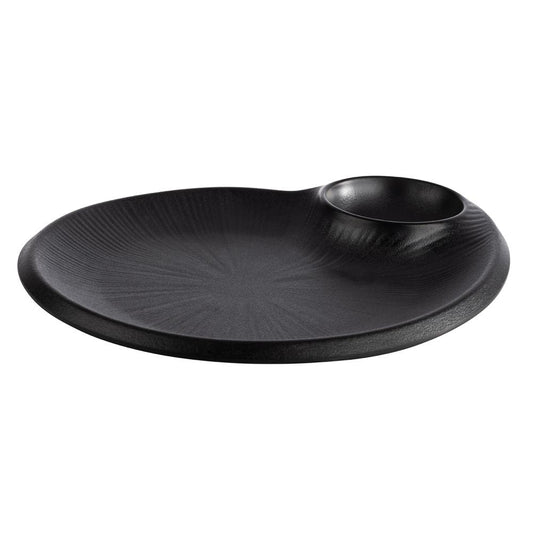Schwarzer Teller mit Dip-Schale.