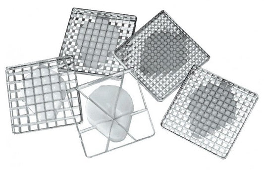 Eiswürfelformen aus Metall.