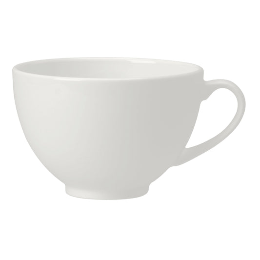 Weiße Tasse auf weißem Hintergrund.