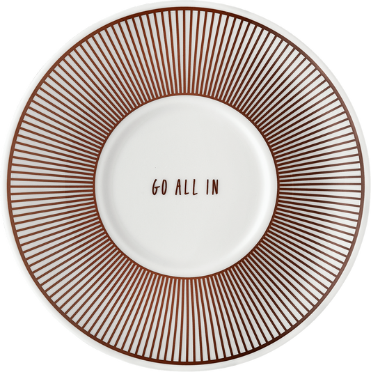 Gedeckter Teller mit "Go all in"