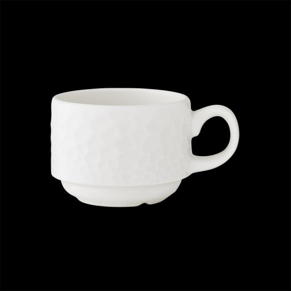 Weiße Tasse mit Strukturmuster.