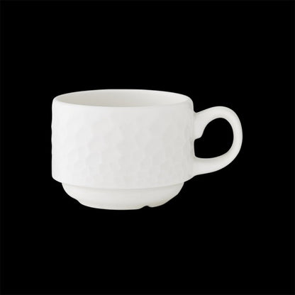 Weiße Tasse mit Strukturmuster.