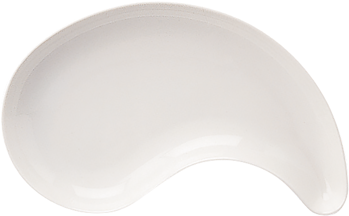 Weiße, geschwungene Porzellanplatte.