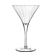 Elegantes Martini-Glas auf Sockel