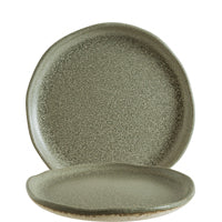 Grüne Keramik-Teller gestapelt