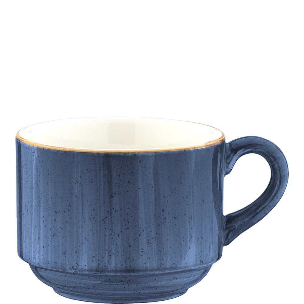 Blaue Keramiktasse mit Henkel.