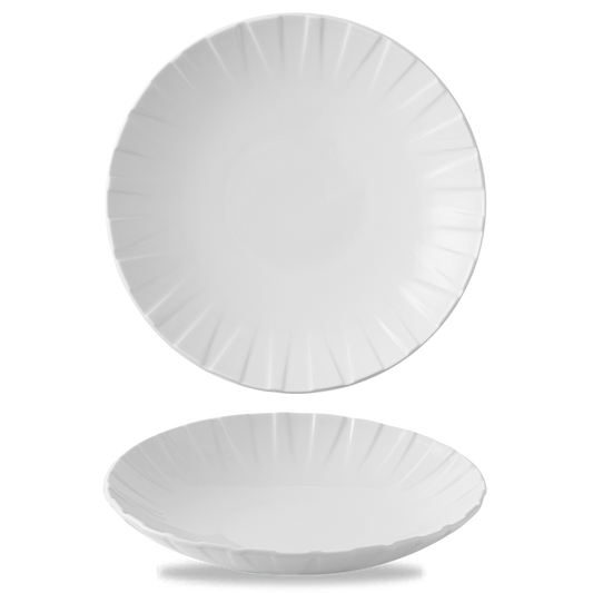 Zwei weiße, geriffelte Teller.