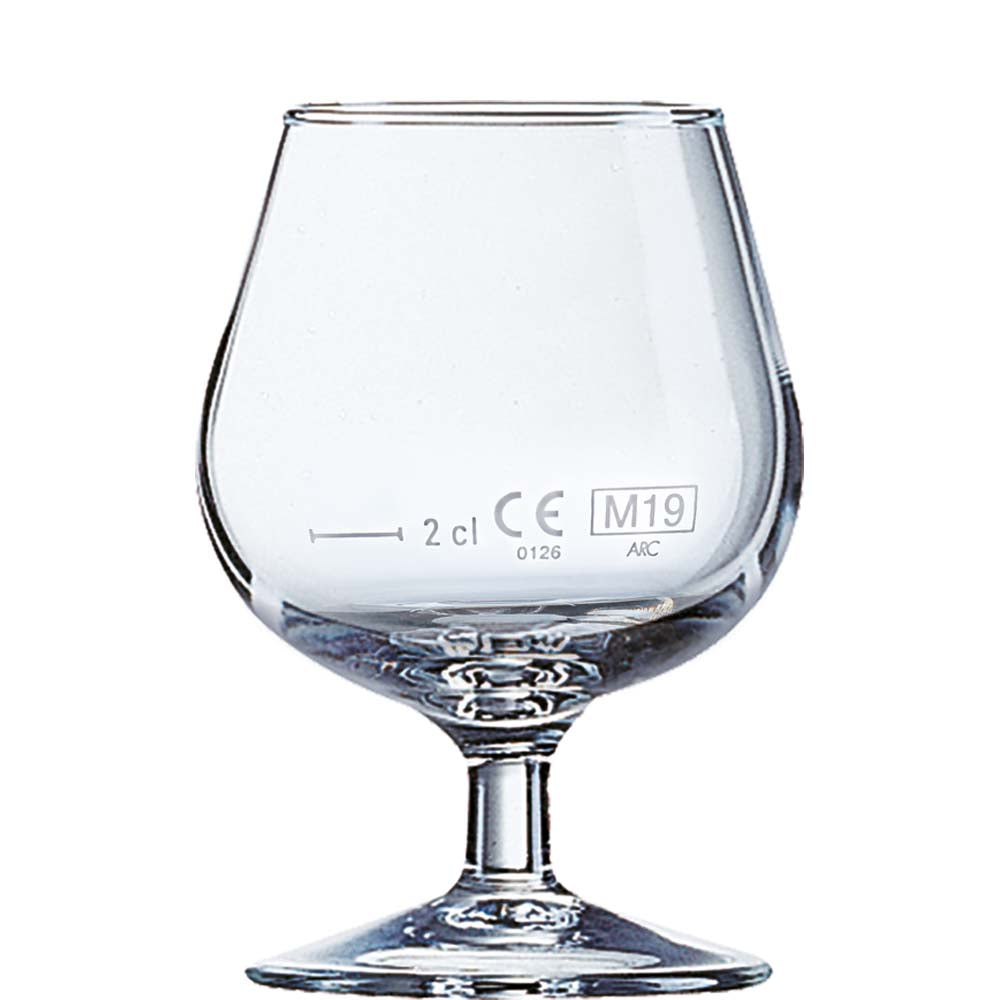 Weinkelch aus Glas auf Stiel