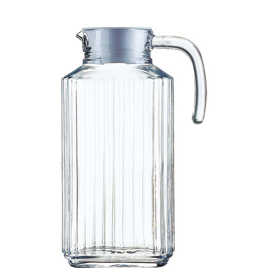 Glaskaraffe mit Griff