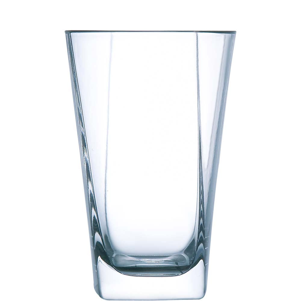 Leeres Trinkglas aus Glas