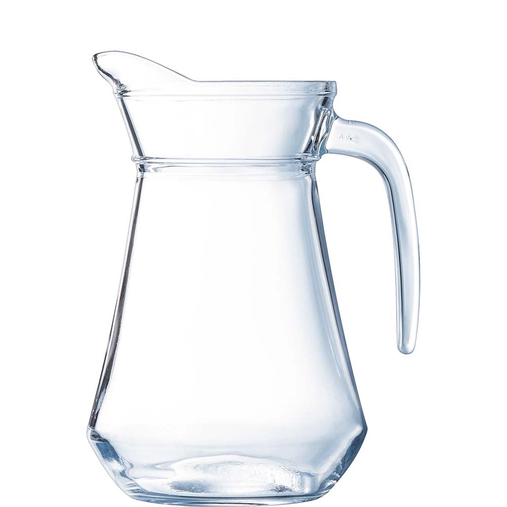 Glaskaraffe mit Wasser