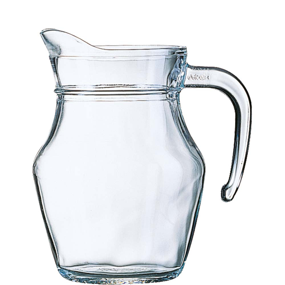 Glaskaraffe mit Wasser